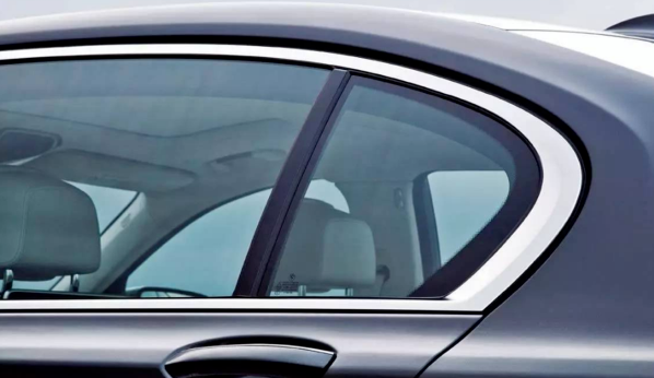 車窗玻璃透光率測定：霧度儀的精準應用